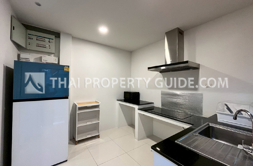 House with Shared Pool in Bangnatrad 